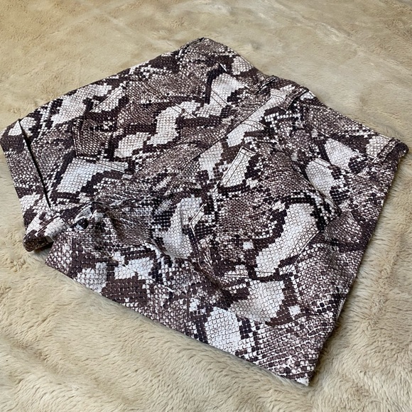 H&M High Waisted Snake Shorts - Picture 5 of 5